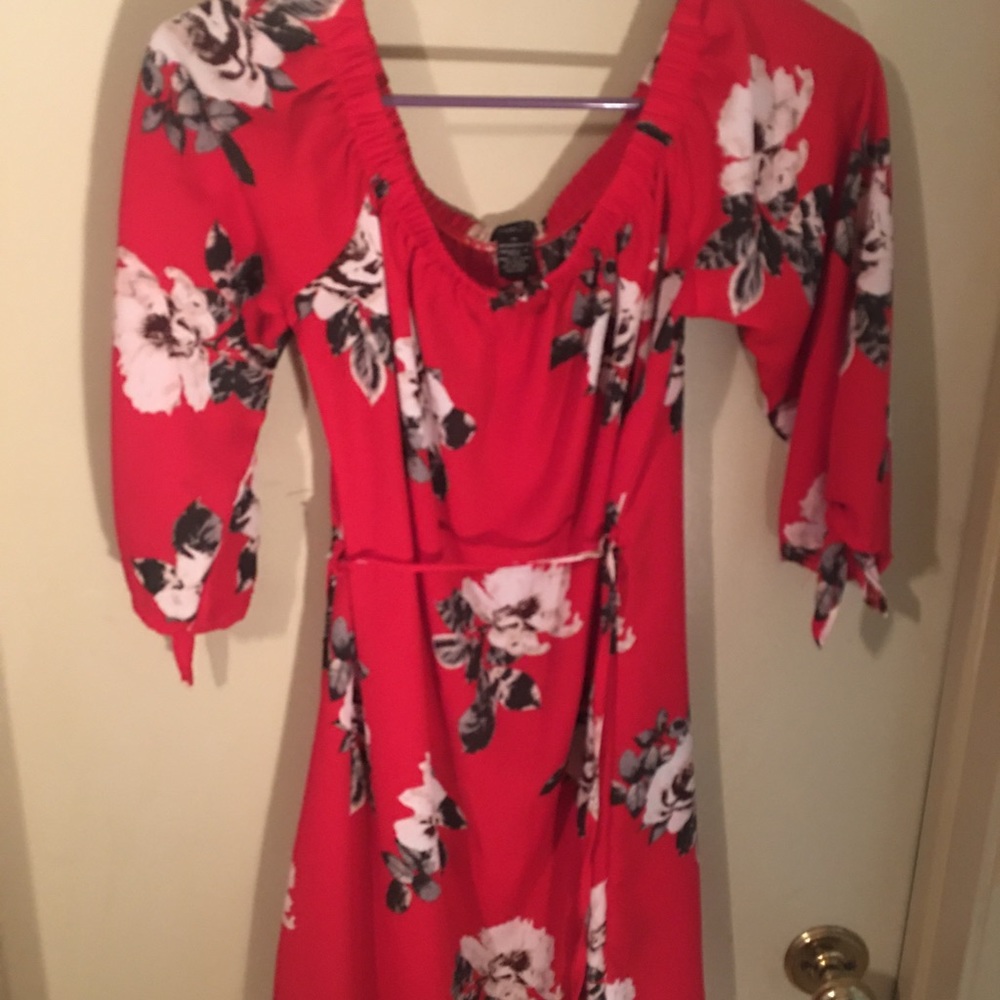 Short dress - Picture 2 of 3